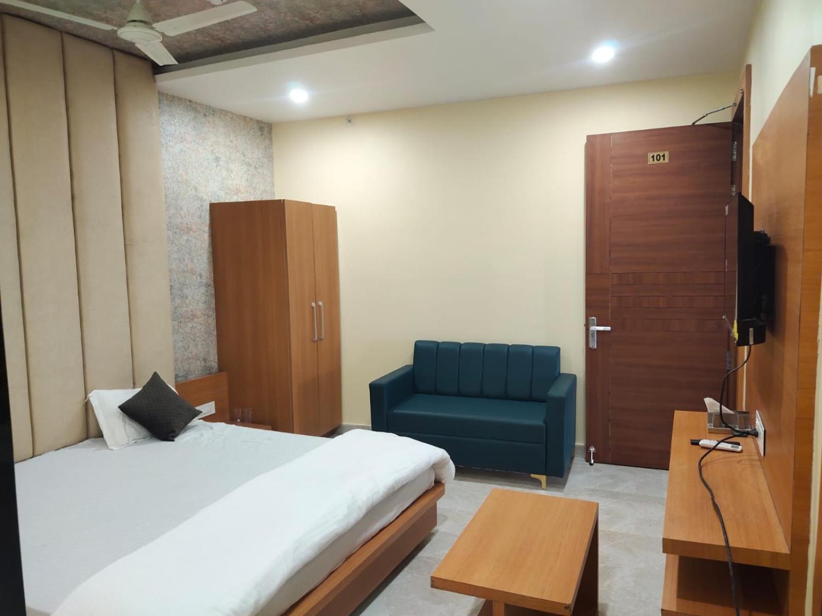 Shri Laxmi Inn Orai Dış mekan fotoğraf