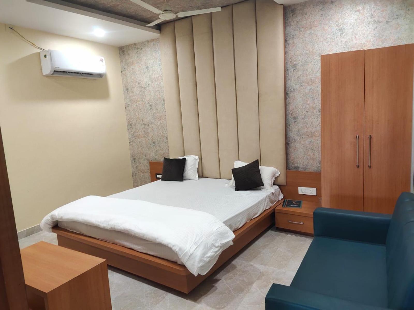 Shri Laxmi Inn Orai Dış mekan fotoğraf